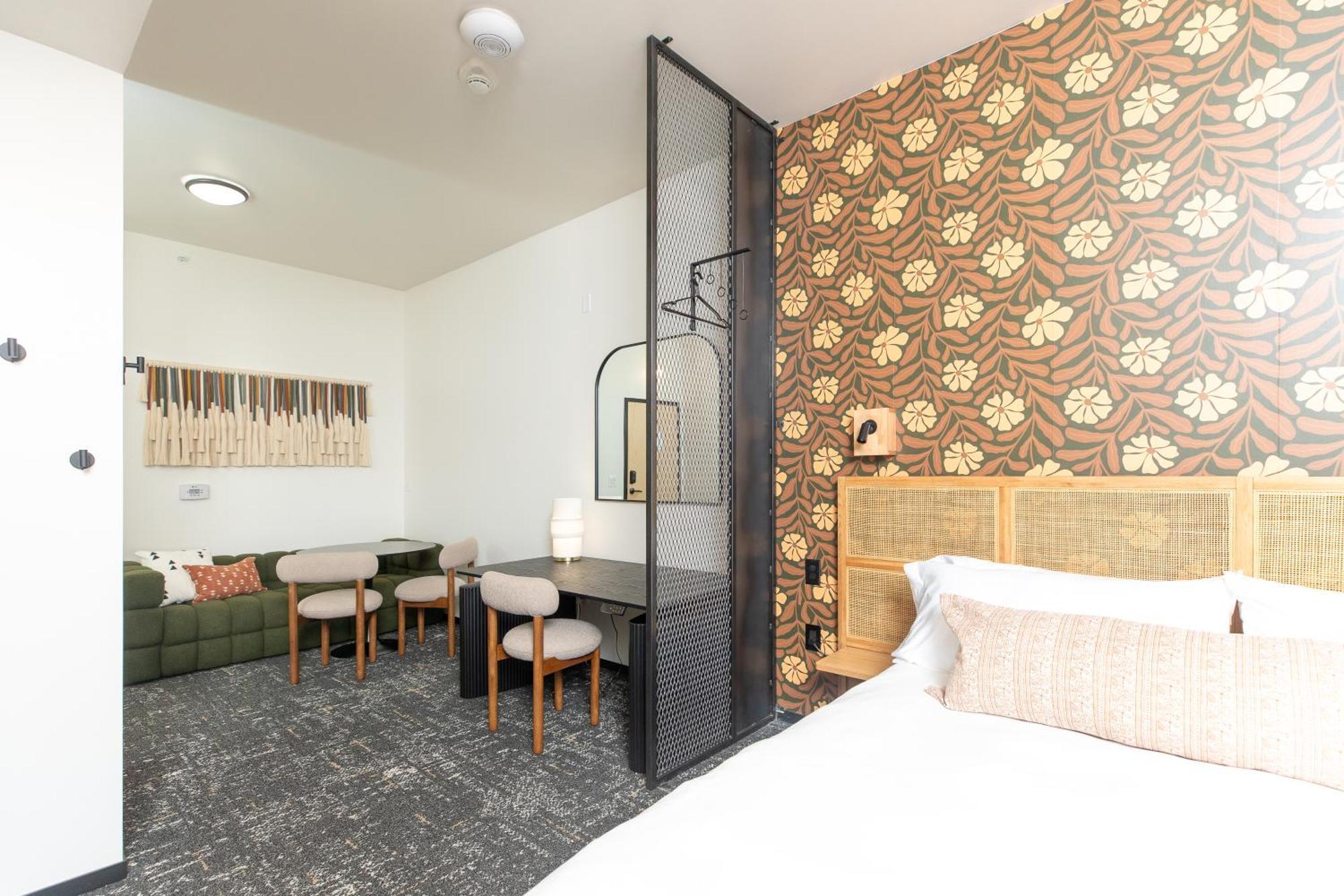 Kinship Landing Hotel Colorado Springs Bagian luar foto