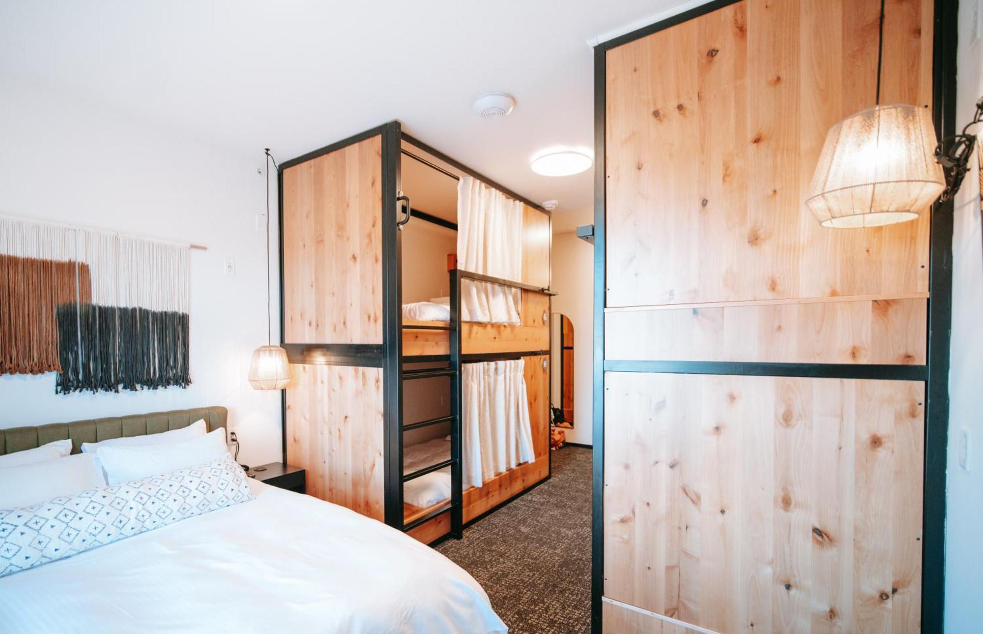 Kinship Landing Hotel Colorado Springs Bagian luar foto